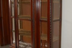 Vetrina-a-tre-corpi-in-pino-pece